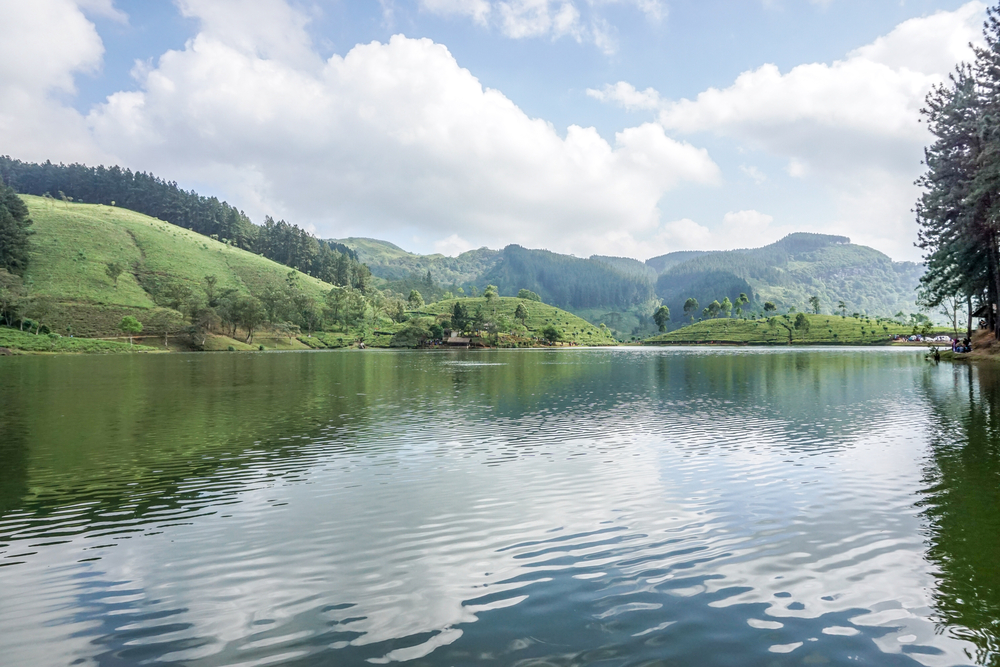 You'll be blown away by the picturesque beauty of Sembuwatta Lake!